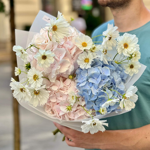 Delicate bouquet with cosmos and hydrangea «Innocence»