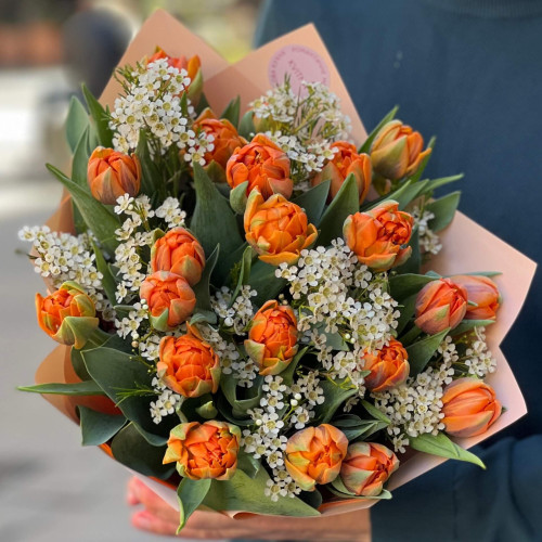 Яскравий букет з піоновидними тюльпанами «Квітучі вогники»