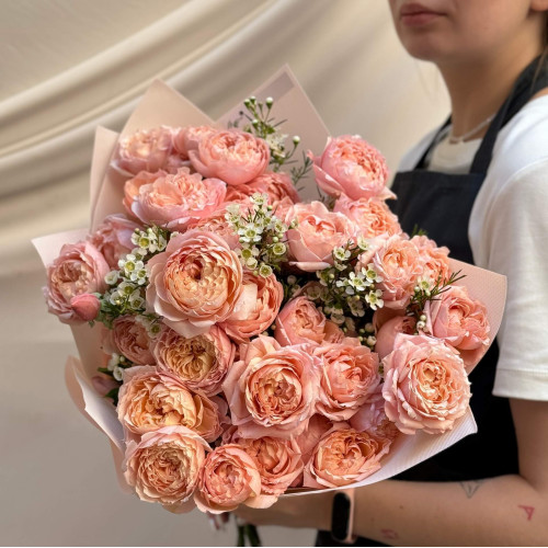 Bouquet of sophisticated roses «Peach Jazz»