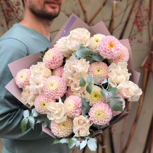 Delicate bouquet with Cotton X-Pression peony roses and dahlias «Marshmallow Cloud»