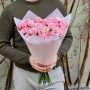 Ніжний букет з кущової піоновидної троянди Mansfield Park та діантусів «Рожевий настрій»