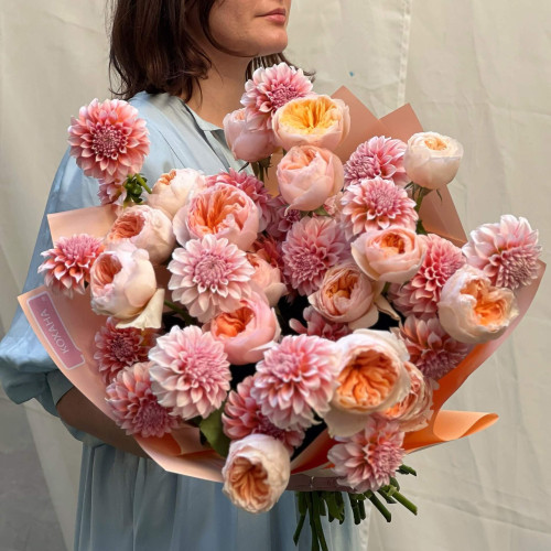 Букет «Кремові персики»