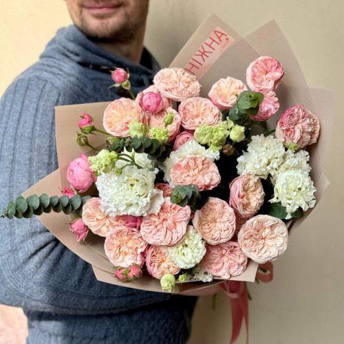 Exquisite bouquet with peony spray roses «Sunny pearl»