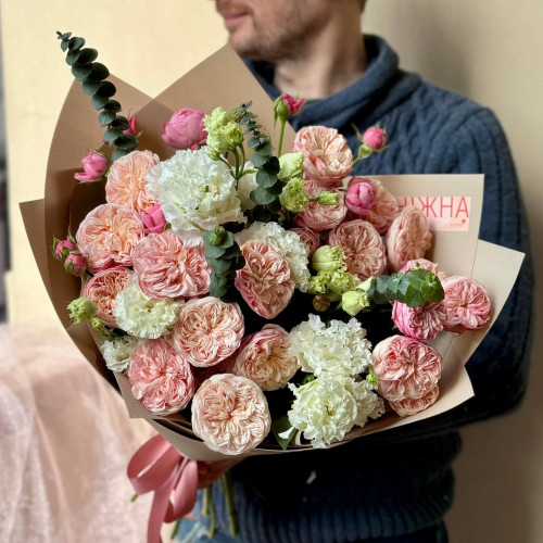 Exquisite bouquet with peony spray roses «Sunny pearl»