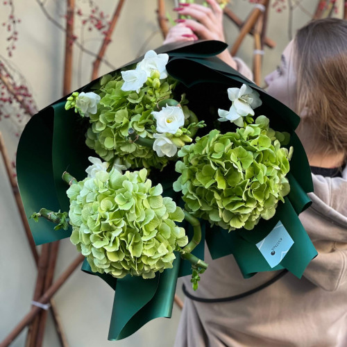 Изысканный зелёный букет «Японская мечта»