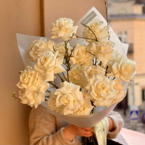 White bouquet of Playa Blanca roses «Angelic rose»