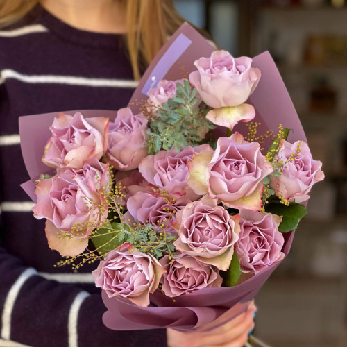 Bouquet in lilac shades of roses and mimosa «Tiny petal»