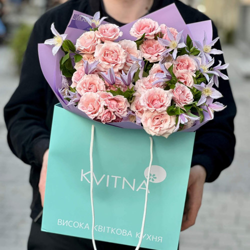 Рожево-бузковий тендітний букет «Метелики в зефірі»