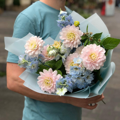 Delicate pink and blue bouquet «Sapphire Feather»