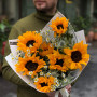 Field bouquet with sunflowers and tanacetum «Chamomile summer»