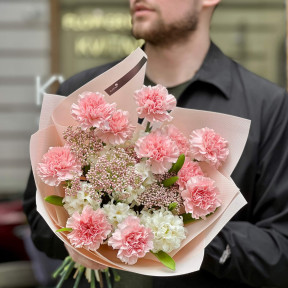 Ніжний рожево-білий ароматний букет «Полуничні мрії»
