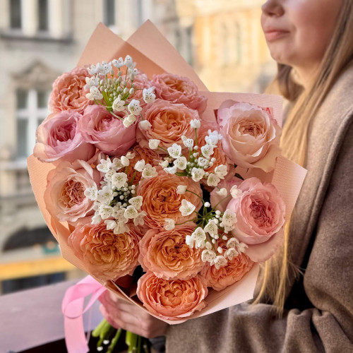 Мереживний букет із піоновидних троянд Keira «Ранкова перлинка»