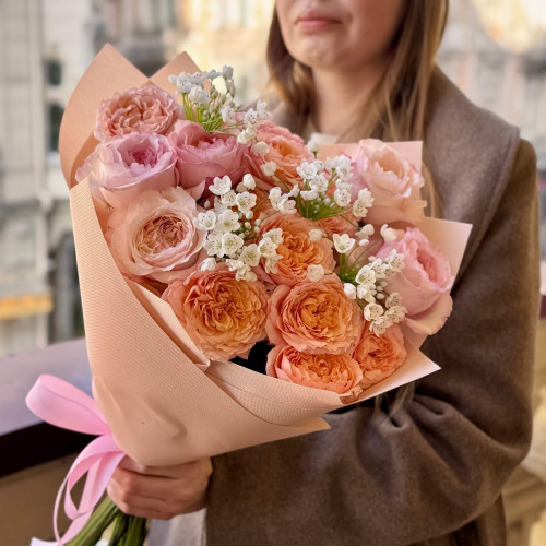 Мереживний букет із піоновидних троянд Keira «Ранкова перлинка»