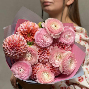 Ніжний рожево-персиковий букет «Малина-абрикос»