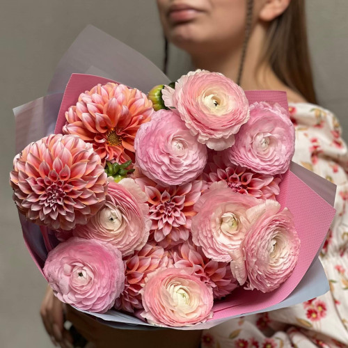 Ніжний рожево-персиковий букет «Малина-абрикос»