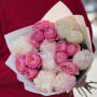 Нежный букет с пионами «Снежный зефир»