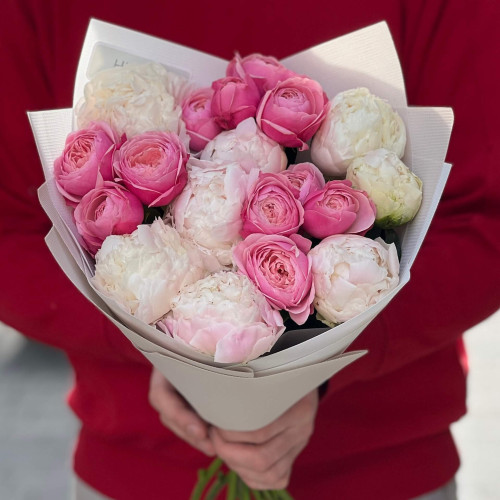Нежный букет с пионами «Снежный зефир»