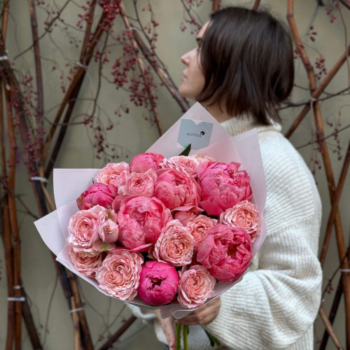 Фантастичний букет з півоніями Coral Charm «Півонієве маршмелоу»
