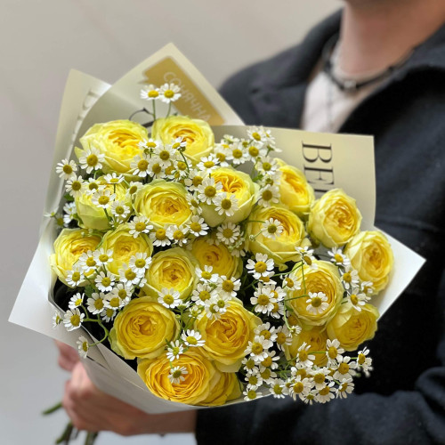 Сонячний букет з кущовою піоновидною трояндою Lemon Trendsetter «Лимонний флер»