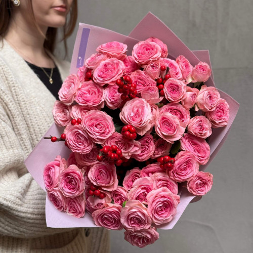 Pink bouquet with ilex berries «Sweet Flowers»