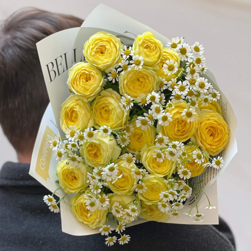 Сонячний букет з кущовою піоновидною трояндою Lemon Trendsetter «Лимонний флер»