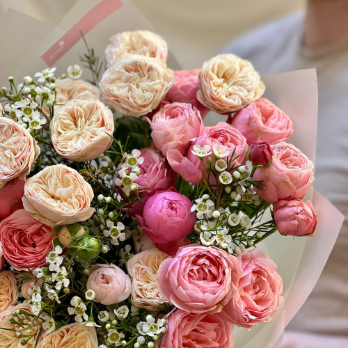 Мікс кущових піоновидних троянд у букеті «Тепле літо»