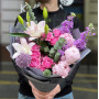 Сиренево-розовый букет с пионами «Романтический шёпот»