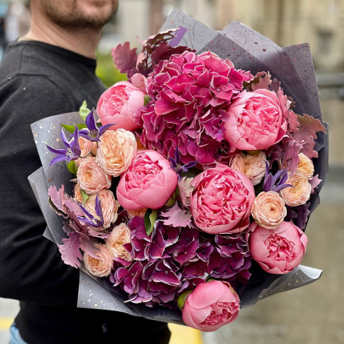 Luxurious bouquet in purple tones «Tales of the Vienna Woods»