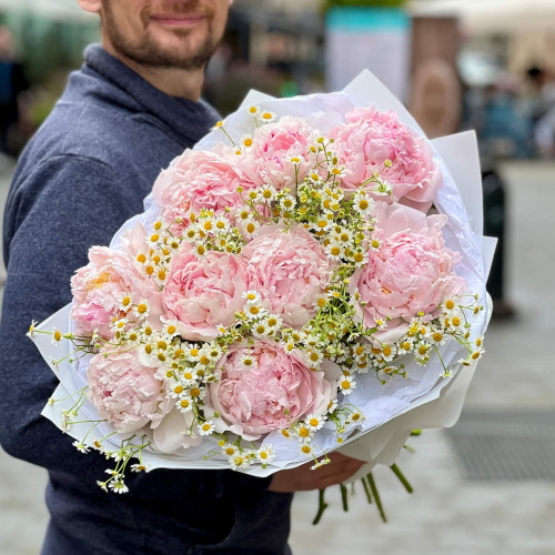 Розкішний букет півоній «Аромат літа»