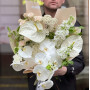 Вишуканий білий букет з фаленопсисом «Тропічна перлина»