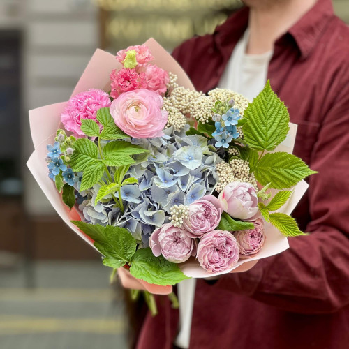 Ніжний букет з ранункулюсом «Львівські акварелі»