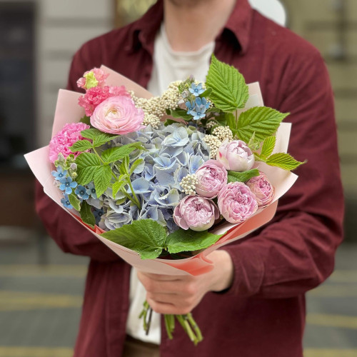 Ніжний букет з ранункулюсом «Львівські акварелі»