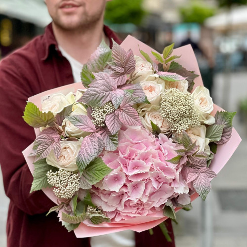 Ніжний букет з гортензією «Обійми Барбі»