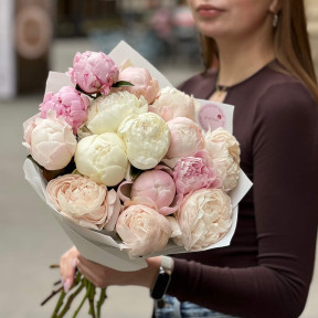 Пастельний мікс із 15 півоній «Весняний парфум»