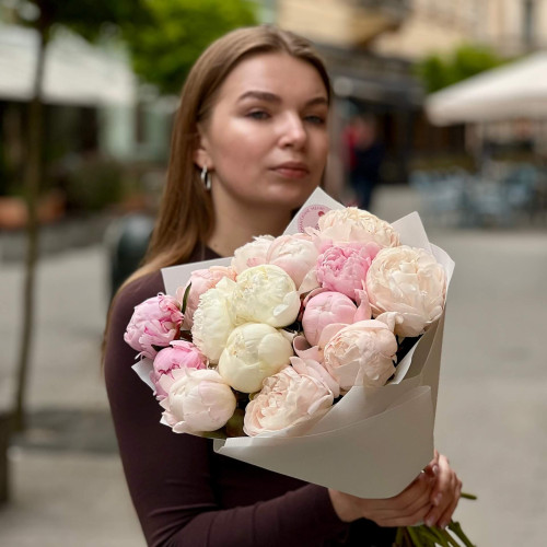 Пастельний мікс із 15 півоній «Весняний парфум»
