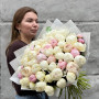 Світлий ніжний букет із 51 півонії «Чуттєва розкіш»