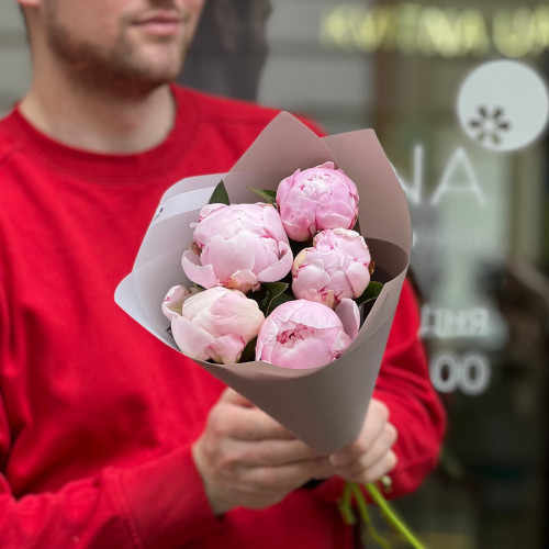 5 Sarah Bernhardt delicate peonies in a bouquet «Benign Compliment» 