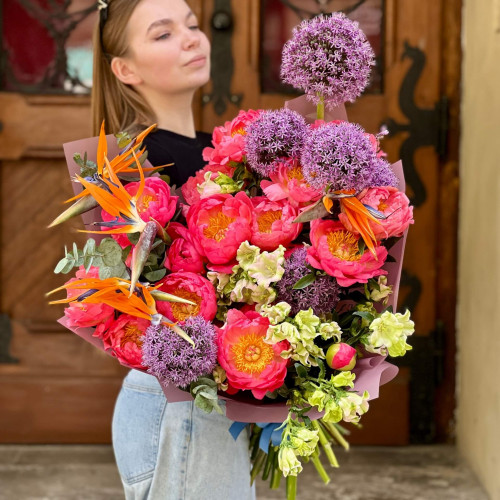 Luxurious bouquet with peonies and strelitzias «Fire of the Heart»