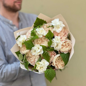 Вишуканий букет з півонієвидною трояндою Chiffon «Романтичні листи»