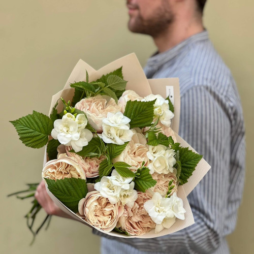 Вишуканий букет з півонієвидною трояндою Chiffon «Романтичні листи»