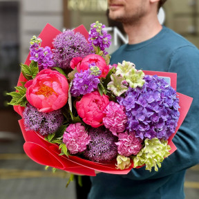 Яскравий букет з півоніями та гортензією «Незабутній вечір»