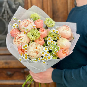 Ніжний букет з трояндою Dorset «Світанковий сюрприз»
