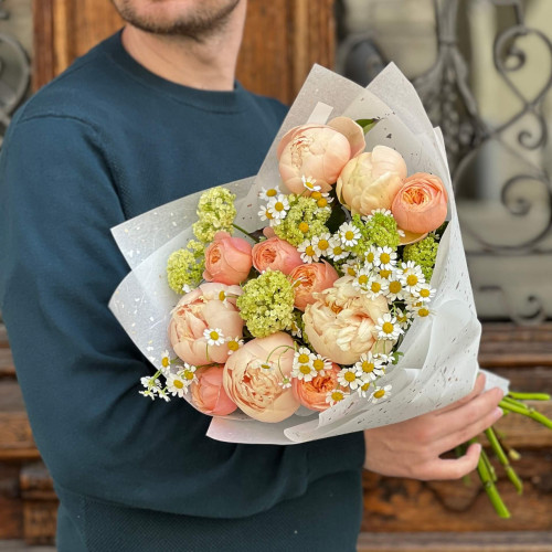 Ніжний букет з трояндою Dorset «Світанковий сюрприз»