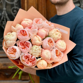 Букет з піоновидною трояндою Juliet та півонією Pastel Elegance «Пастельний апельсин»