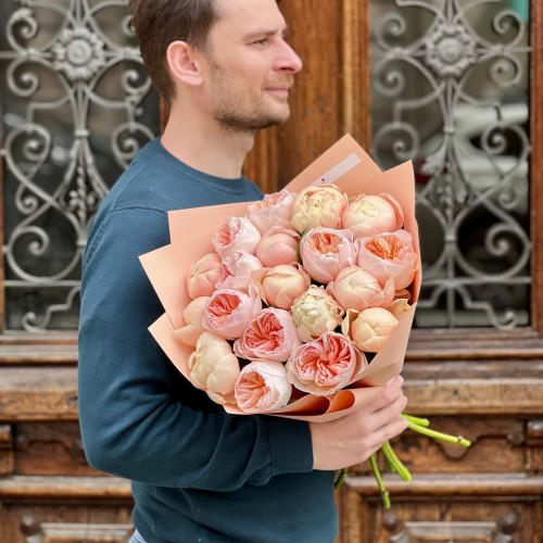 Букет з піоновидною трояндою Juliet та півонією Pastel Elegance «Пастельний апельсин»