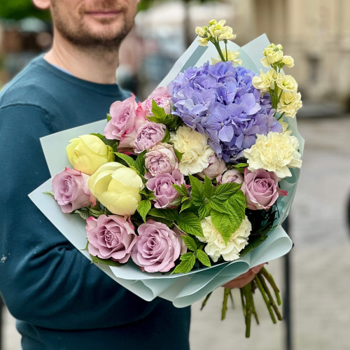 Букет з ніжним контрастом «Вечірнє мерехтіння»