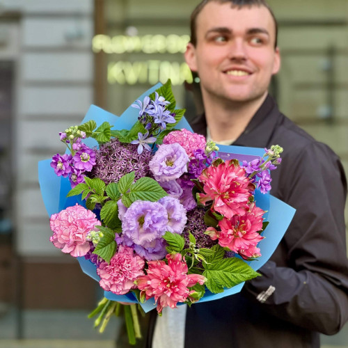 Цікавий букет з альстромерією «Бузкове проміння»