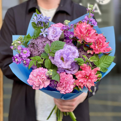 Цікавий букет з альстромерією «Бузкове проміння»