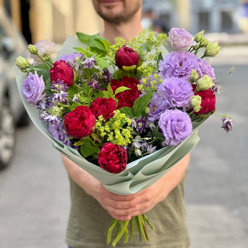 Повітряний польовий букет в садовому стилі «Молодий червень»