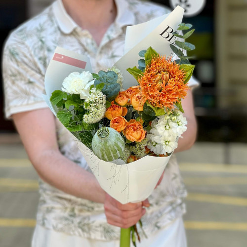 Яскравий букет зі скадоксусом «Помаранчева зірочка»